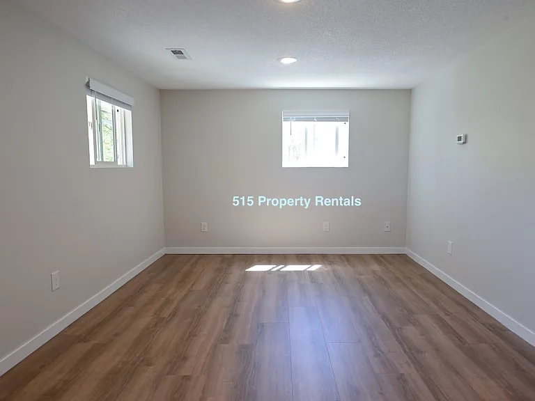 516 W Summit St — Photo 8