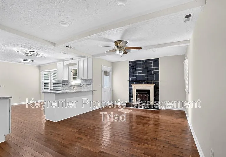 5108 Lakeshore Ct — Photo 16