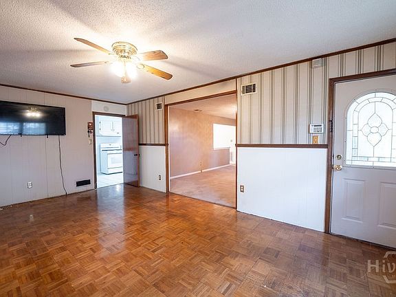 3rd image of 712 Dyches Drive