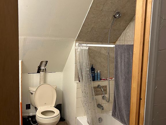 3rd image of 1564 Ridgewood Ave #3