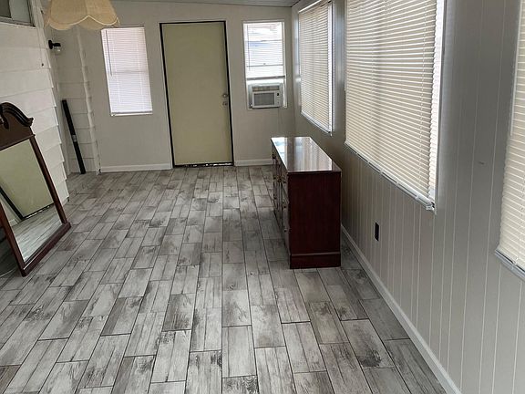 3rd image of 8832 E Maryland Ave