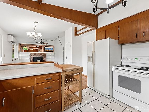 5th image of 10410 SE Southworth Drive