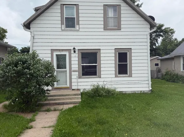 459 1st St W, Jamestown, ND 58401