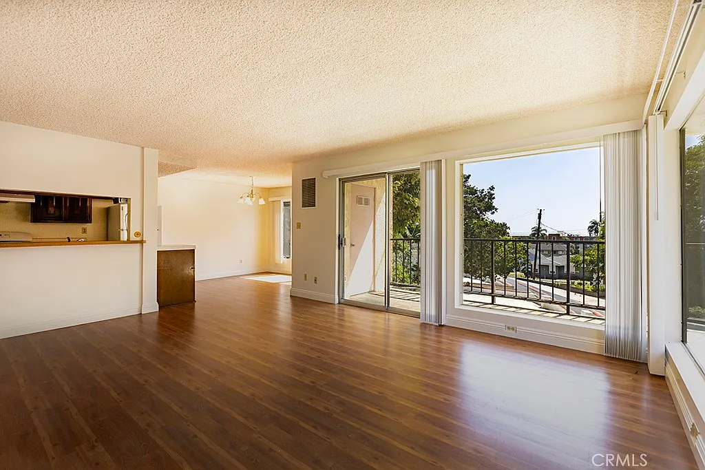 2 bed, 1100 sqft, $2,800 — Photo 3