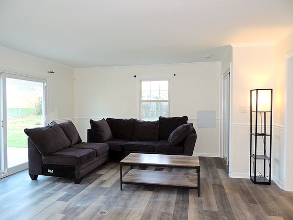 5th image of 2811 Birdseye Ln