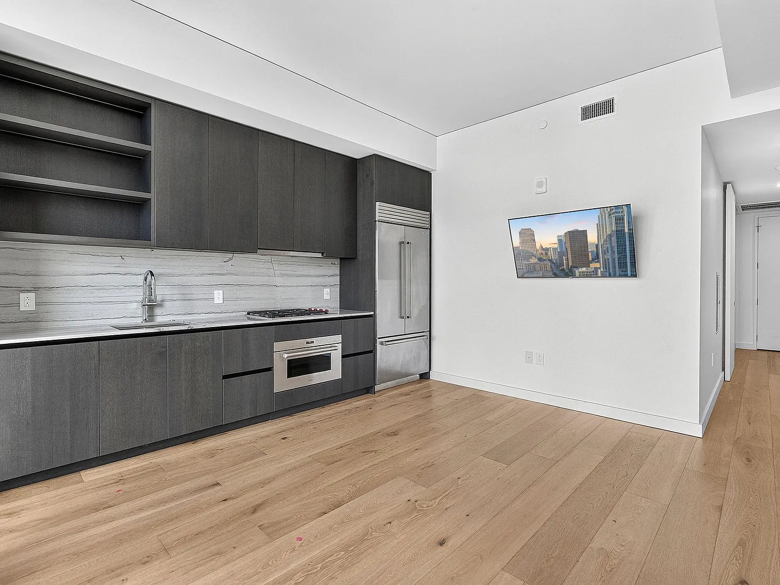1 bed, 1.0 bath, 621 sqft, $3,200 — Photo 3