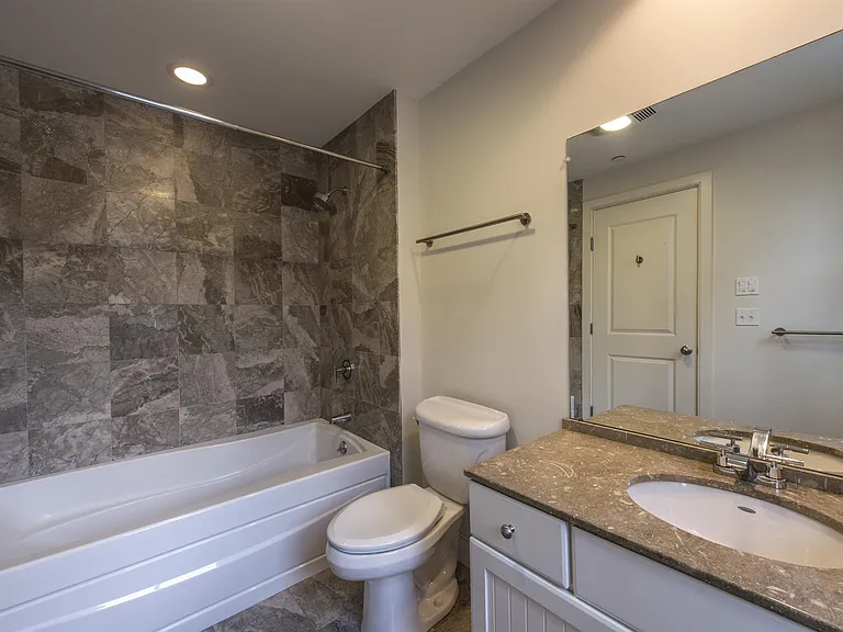 129 2nd St #2 — Photo 7