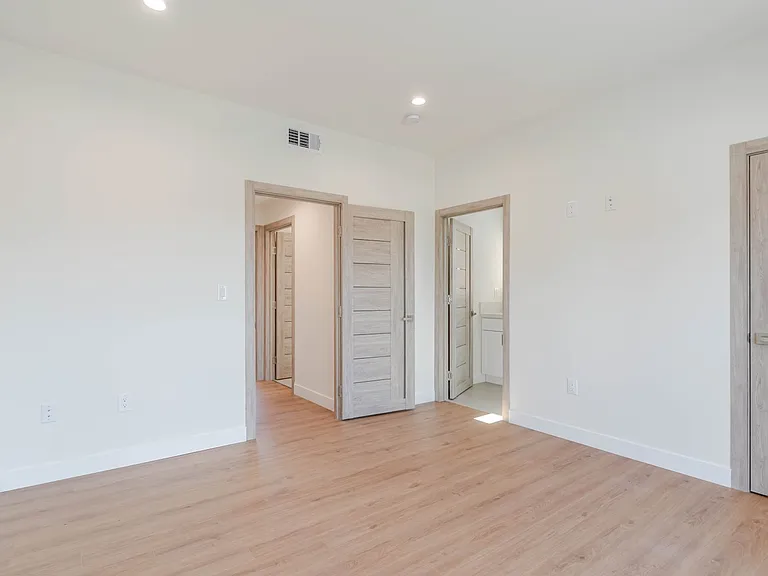 10232 Tujunga Canyon Blvd — Photo 19