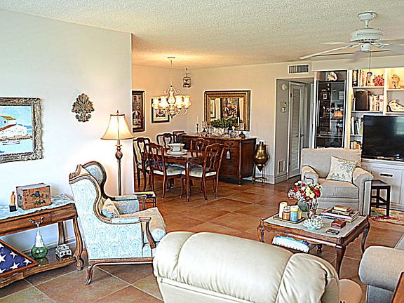 4th image of 100 Pine Point Dr APT C