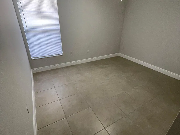 1918 Crystal Grove Dr #1918 — Photo 8