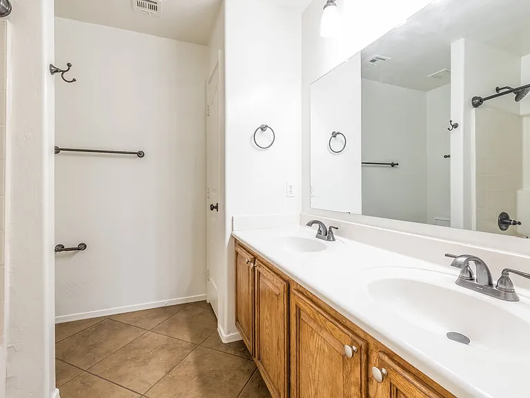 1380 E Sheffield Ave — Photo 15