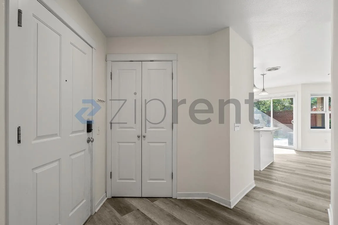 2 bed, 879 sqft, $2,650 — Photo 3