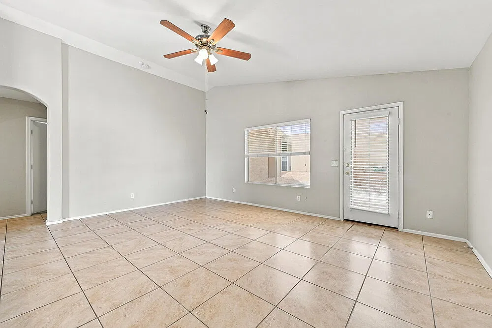 3 bed, 2.0 bath, 1322 sqft, $2,025 — Photo 4