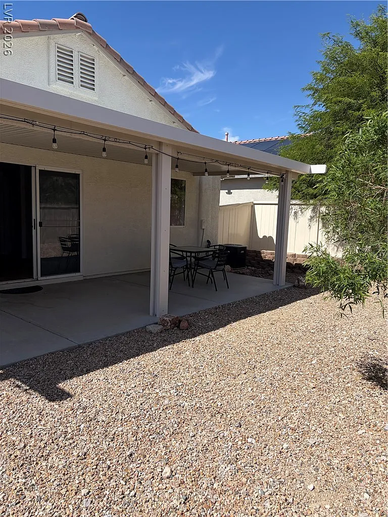 2 bed, 2.0 bath, 968 sqft, $1,850 — Photo 3