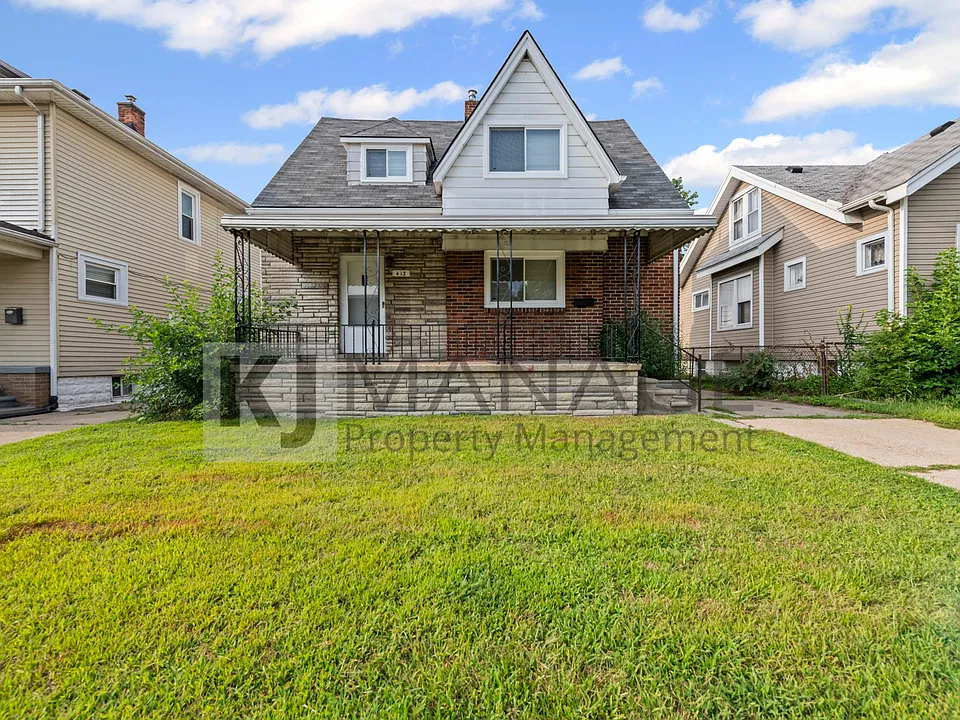 413 E Goulson Ave