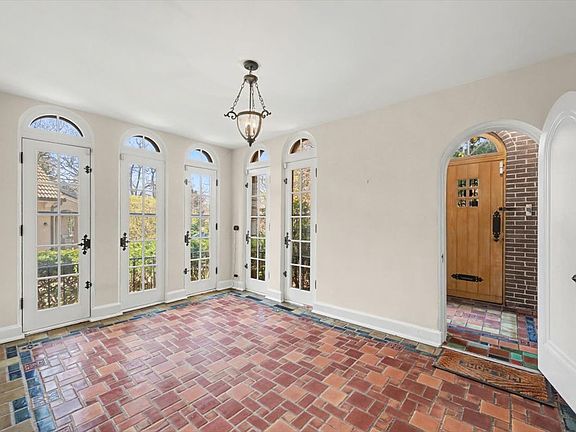 4th image of 396 Sheridan Rd