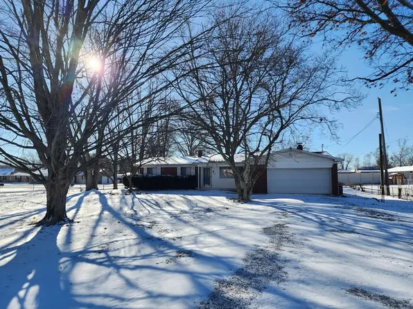 1907 E Springhill Dr, Terre Haute, IN 47802