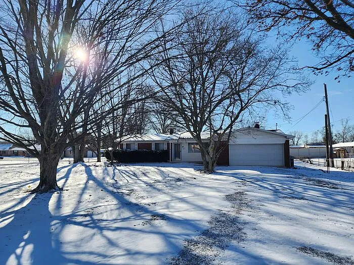 1907 E Springhill Dr photo 1