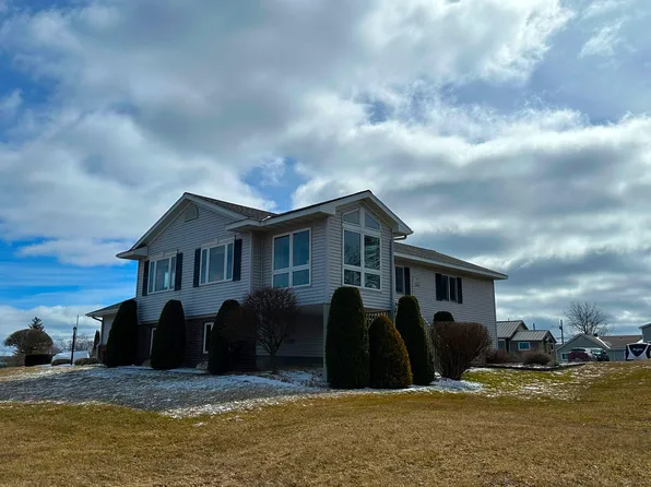 199 Bell St, Saint Ignace, MI 49781