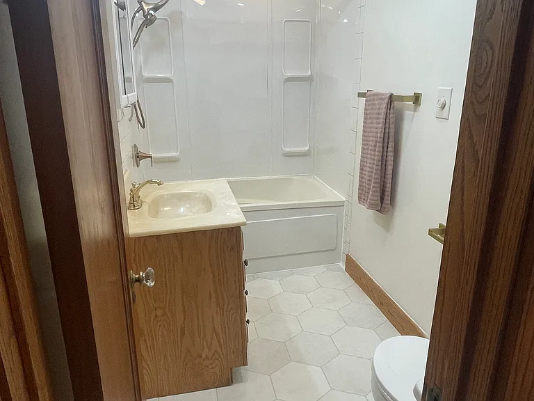 1042 N Amidon Ave — Photo 13
