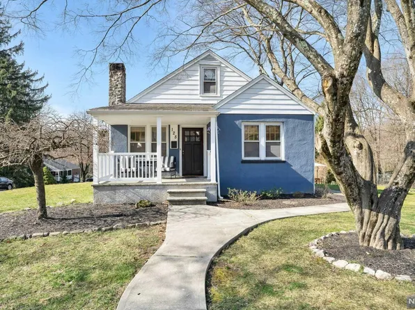 128 E Stevens Ave, Wyckoff, NJ 07481