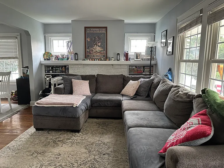 1121 Burr Ave — Photo 3