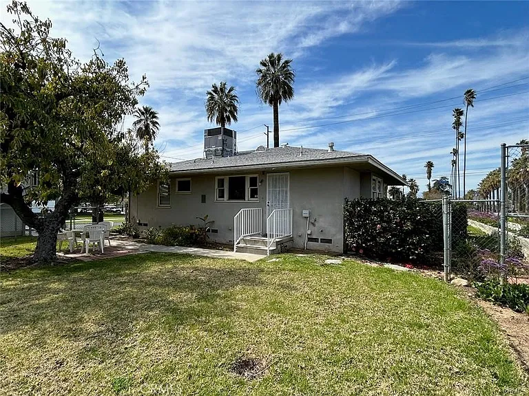 696 E Cypress Ave — Photo 2