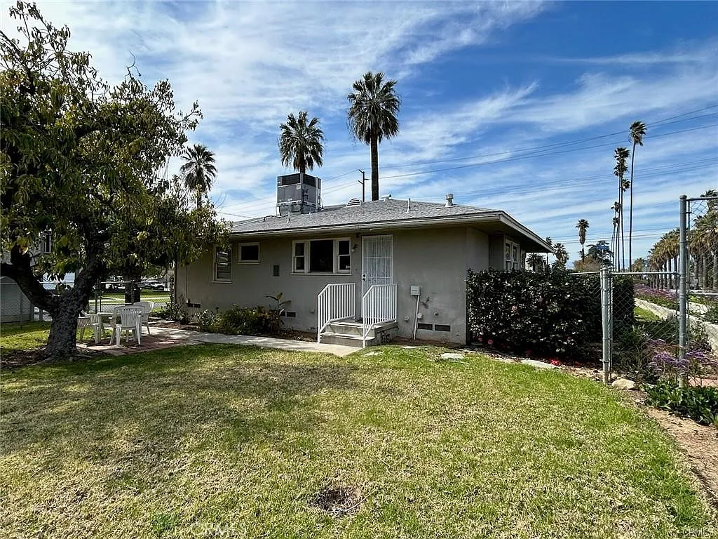 Building Photo - 696 E Cypress Ave