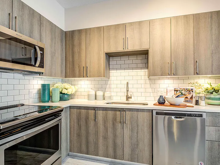10X Addison Place — Photo 35