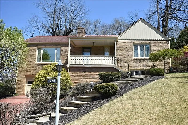 220 Mayfair Dr photo 1