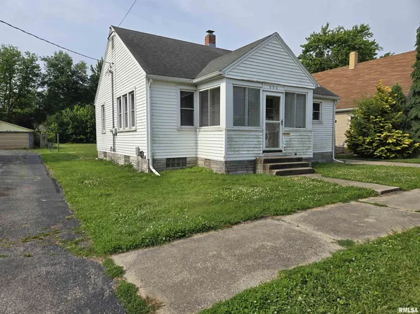 904 E Elm St, Canton, IL 61520
