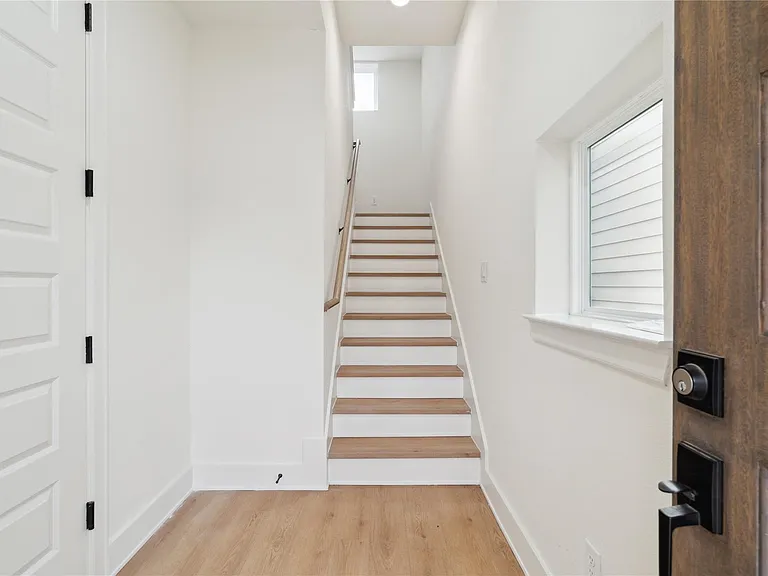4631 Balkin St — Photo 3