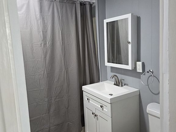 5th image of 296 Howard St Floor 1