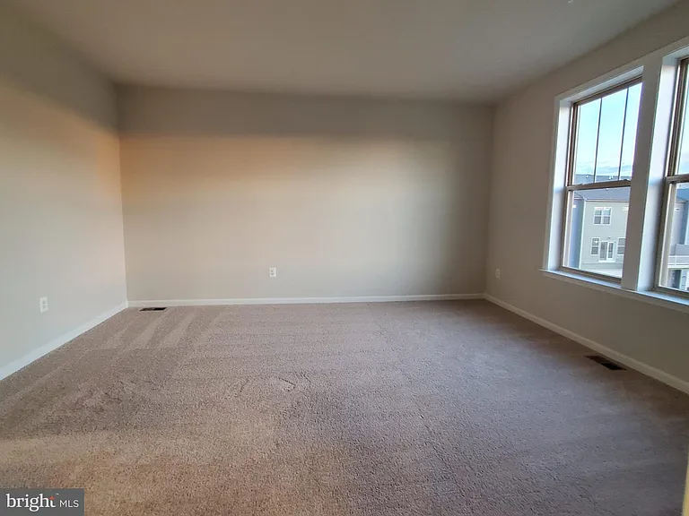 304 Faversham Pl — Photo 21