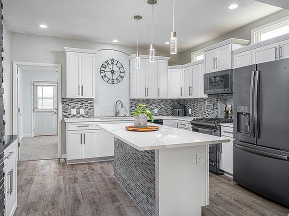 4th image of 3215 Garfield St