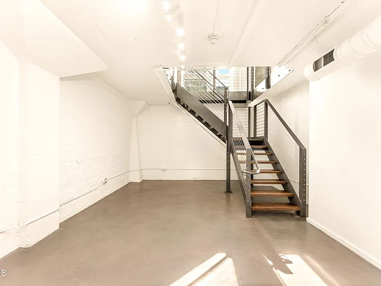 530 S Hewitt St #129 — Photo 30