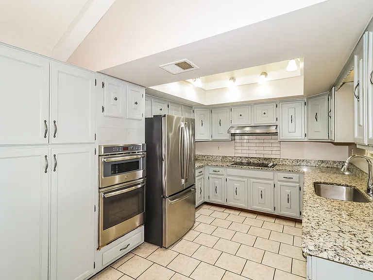 2209 Burlingate Dr — Photo 7