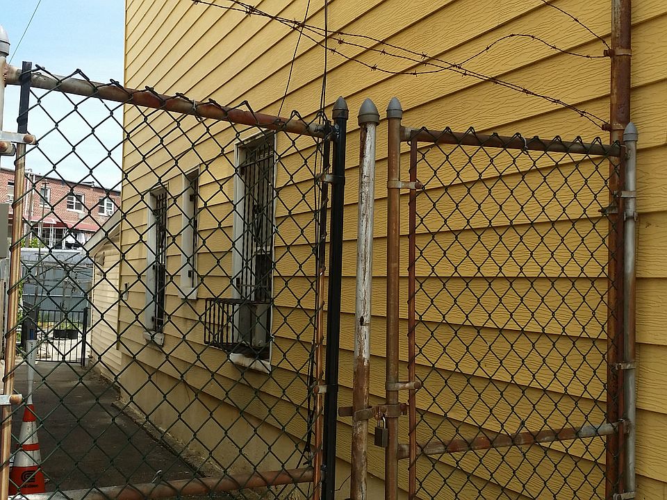 2nd image of 157 Bay 50 St