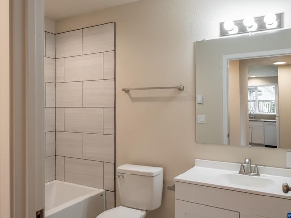 salem-oregon-448719398 picture