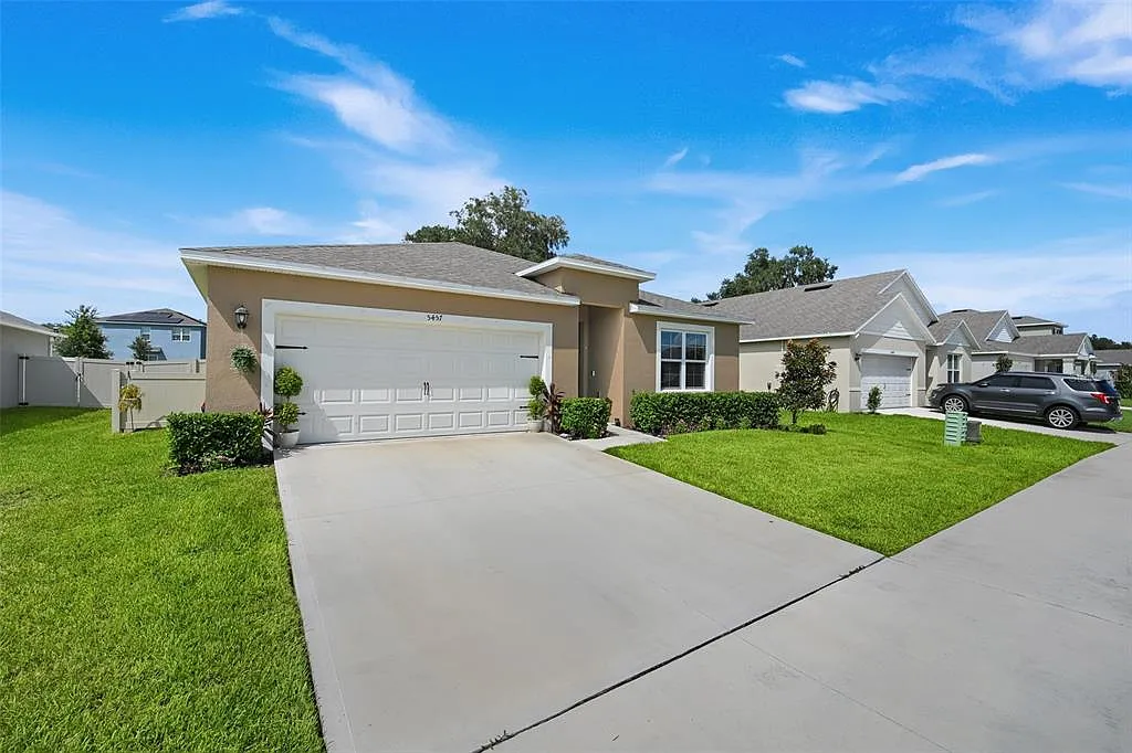 4 bed, 2.0 bath, 1846 sqft, $3,000 — Photo 2