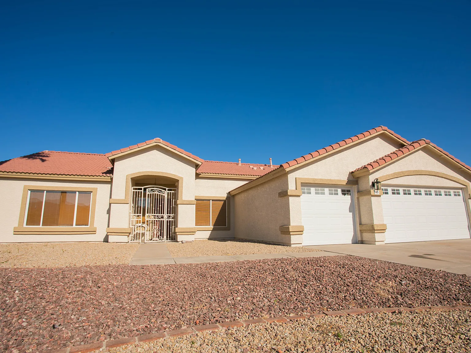 4 bed, 2214 sqft, $3,500 — Photo 1