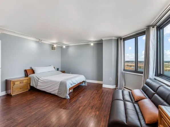 2110 Harmon Cove Tower image 25 of 50