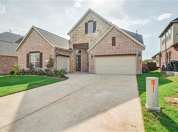 2nd image of 127 Oakwood Ln