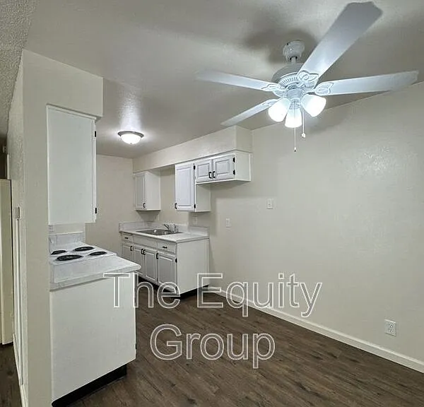 1426 W Elowin Ave — Photo 6