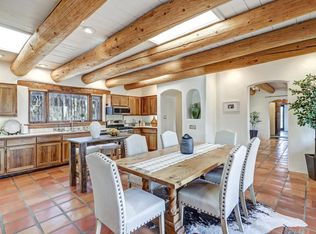 9 Hilltop Rd, Taos, NM 87557