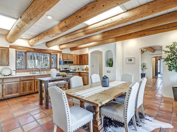 9 Hilltop Rd, Taos, NM 87557