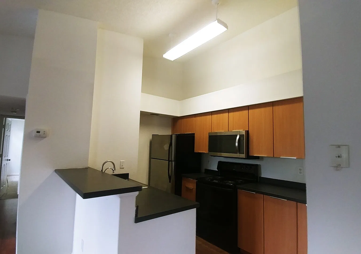 3 Bedroom 2 Bathroom Condo @ Central Park — Photo 3