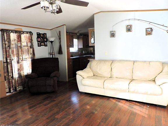 2nd image of 116 S Carolina Dr