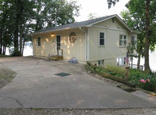 8404 Lakeshore Dr, Dexter, IA 50070