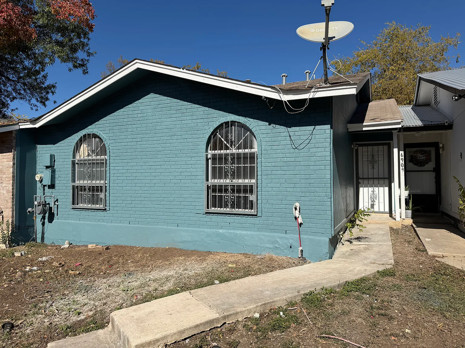3 bed, 1200 sqft, $1,300 — Photo 1
